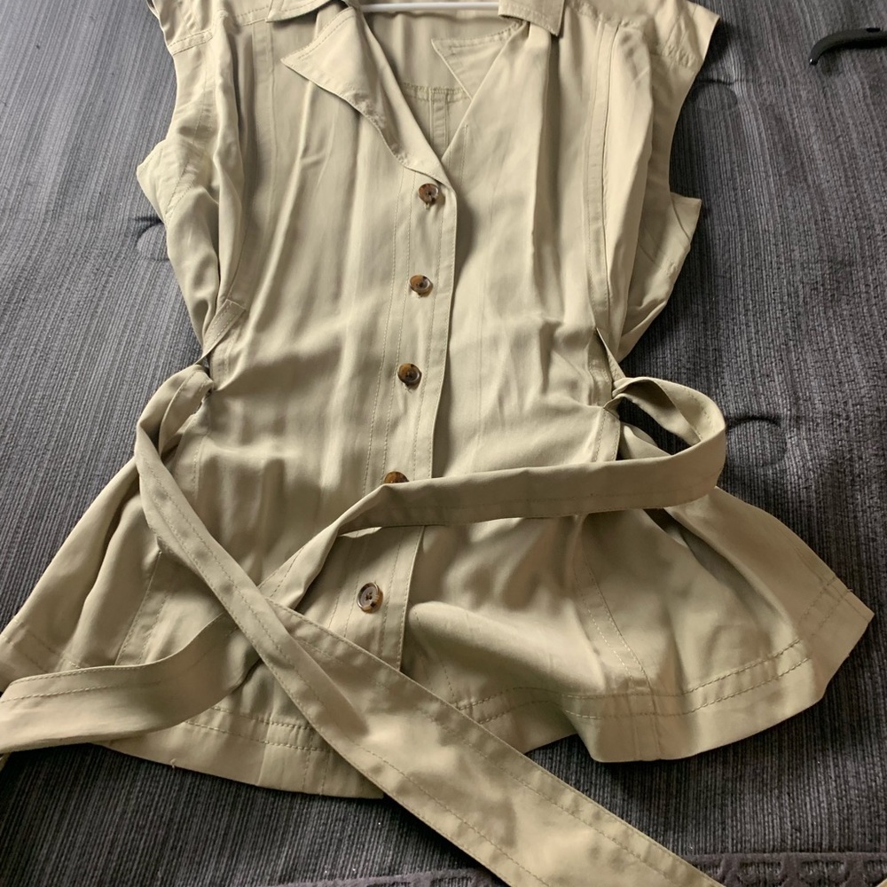 Banana Republic Sleeveless Belted Blazer Jacket in Light Beige - Picture 10 of 16